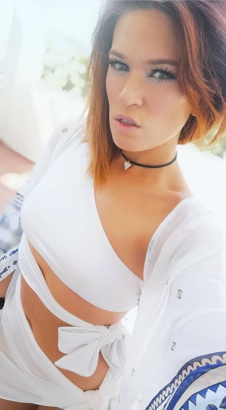 Hollie Bennett nudes only fans