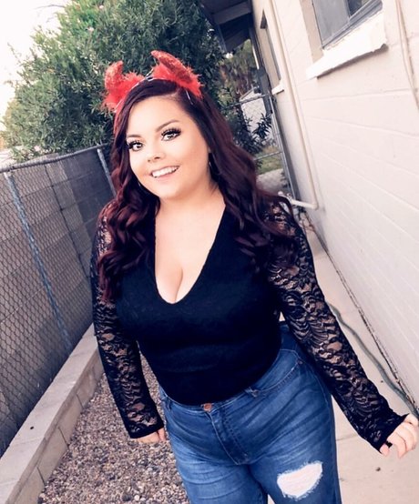 Lilly Zamora xxx only fans