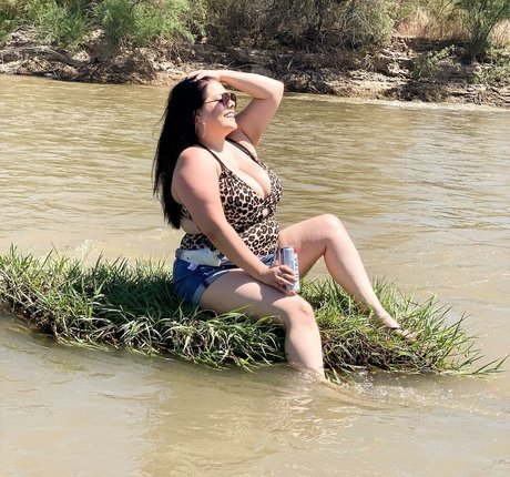 Lilly Zamora onlyfans fotos