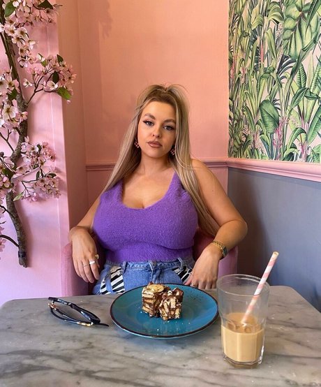 Amber R Brightman only fans pic