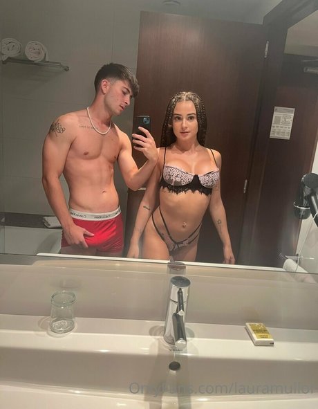 Lauraysergii onlyfans model photos