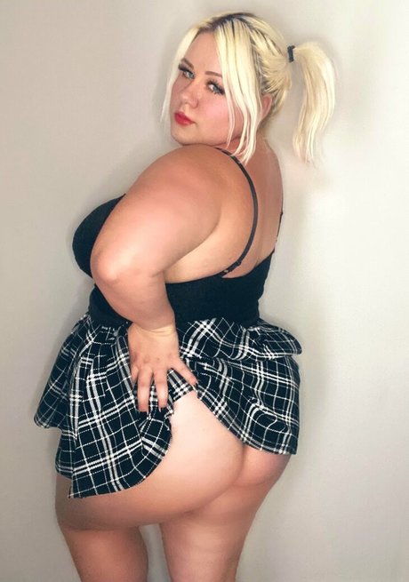 Lacey Summers topless onlyfans