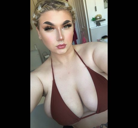 Sophie C onlyfans star