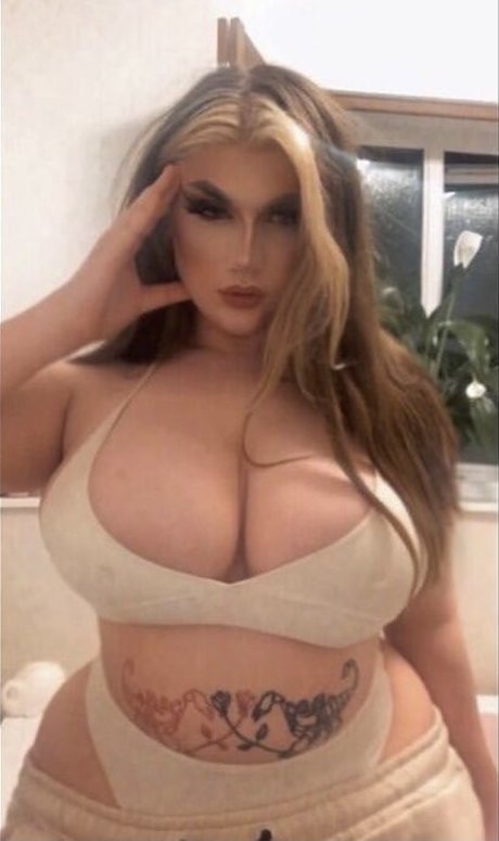 Sophie C tits onlyfans