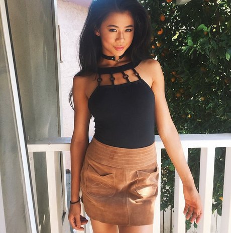 Leah Lewis onlyfans leaks