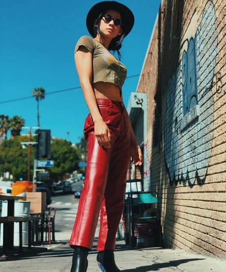 Leah Lewis onlyfans strip tease