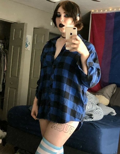 Scarlet Skeie onlyfans photo