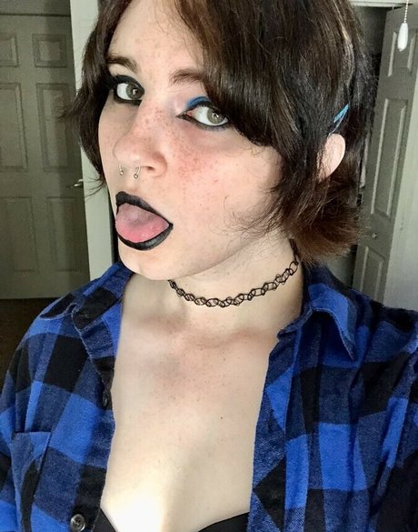 Scarlet Skeie onlyfans leaked pics