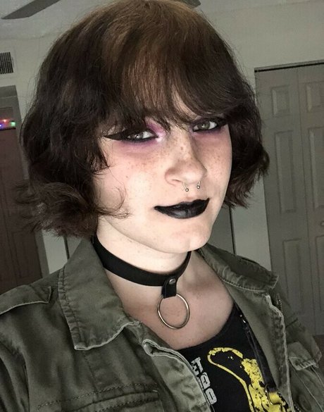 Scarlet Skeie nude leaks onlyfans