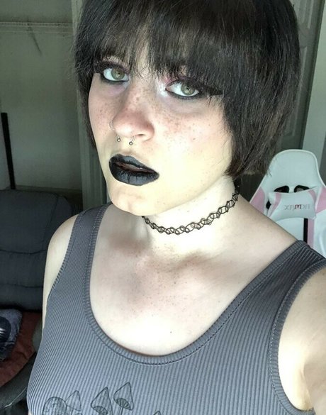 Scarlet Skeie nudes onlyfans