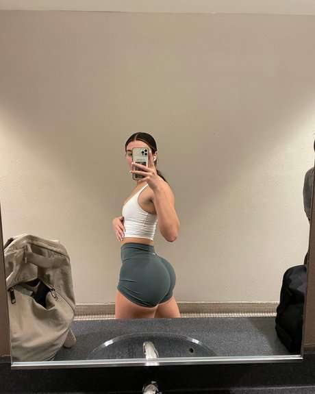 Courtney Dow onlyfans leakd