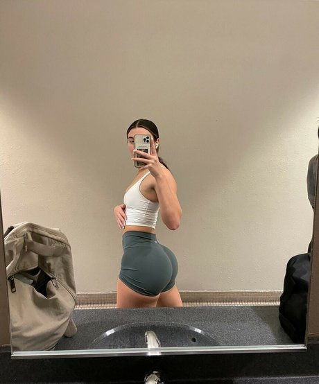 Courtney Dow only fans pic