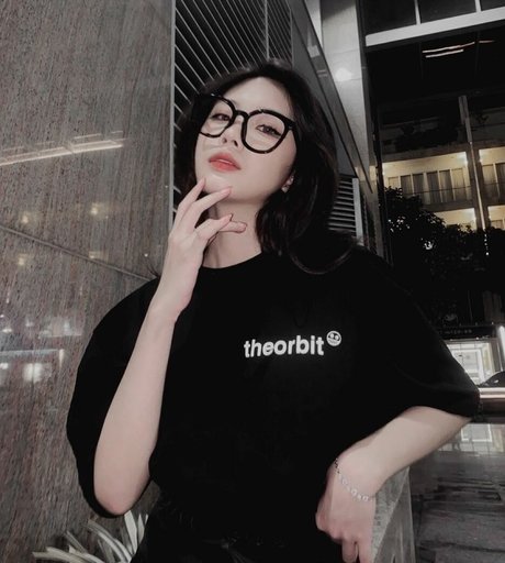 Luna Hwang onlyfans leaj