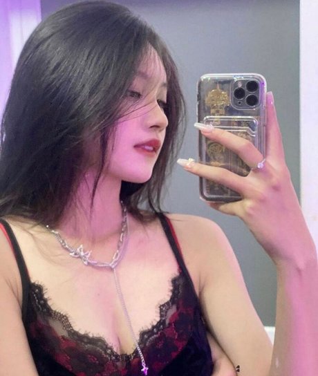 Luna Hwang onlyfans leak sex