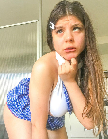 Arilol topless onlyfans