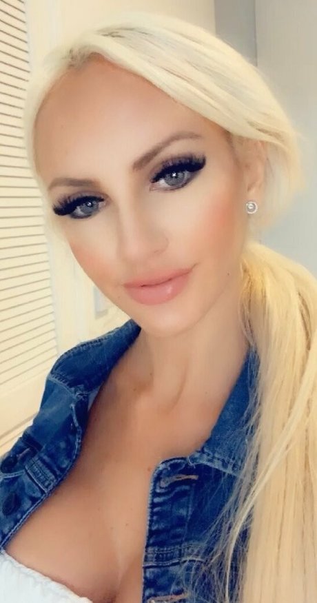 Lindsay Nicole onlyfans leakes