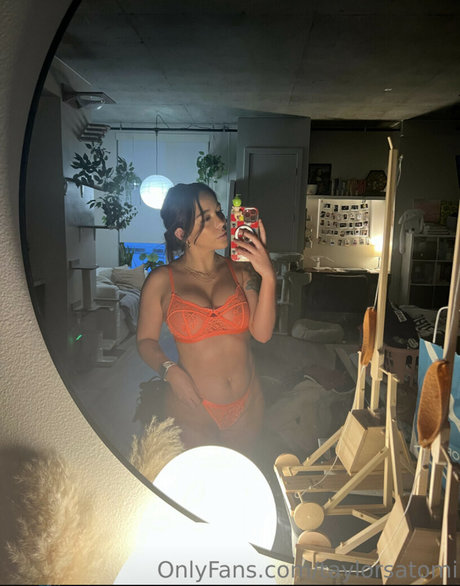 Taylor Satomi onlyfans picture