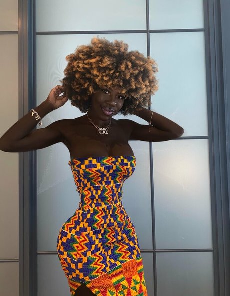 Lazelle Doll onlyfans model photos