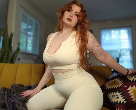 busty brunette onlyfans porno frame