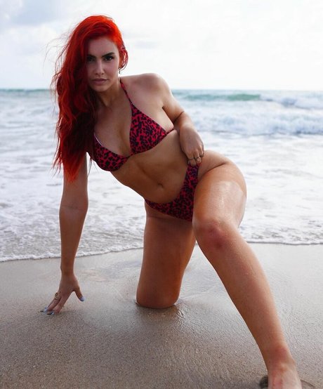 Alicia Atout onlyfans nude photos