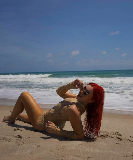 Alicia Atout onlyfans tits