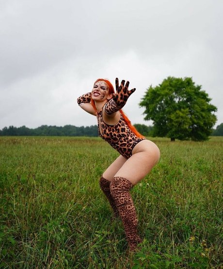 Alicia Atout onlyfans.