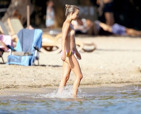 Amelia Windsor naked onlyfans pics