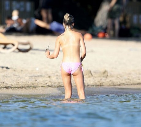 Amelia Windsor onlyfans naked leaked