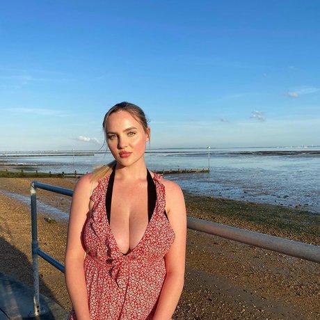 moonbeamlouth onlyfans leaked.