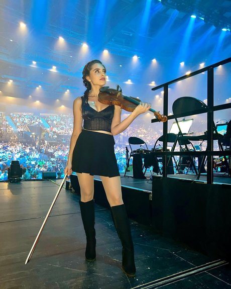 Esther Abrami new onlyfans leak