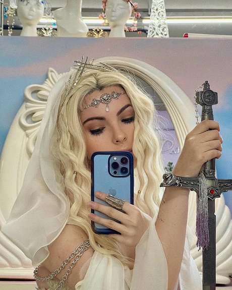 Emma Karla Peet onlyfans leak free