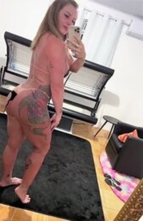 Carla Kirinus onlyfans leake