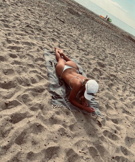 Gabby Nicholls nude onlyfans