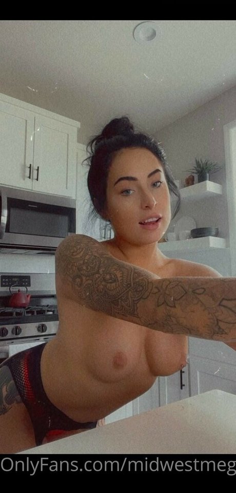 midwestmeganfoxx onlyfans leajs