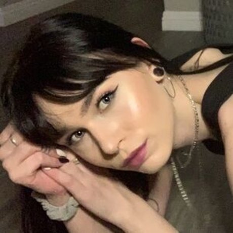 April Arson onlyfans nudes