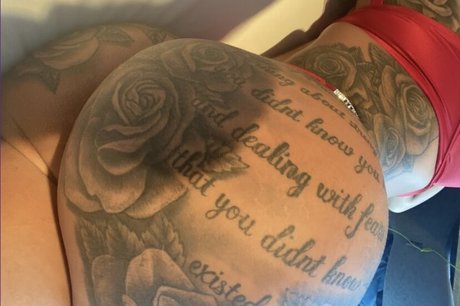 Louise McNamara naked onlyfans leak