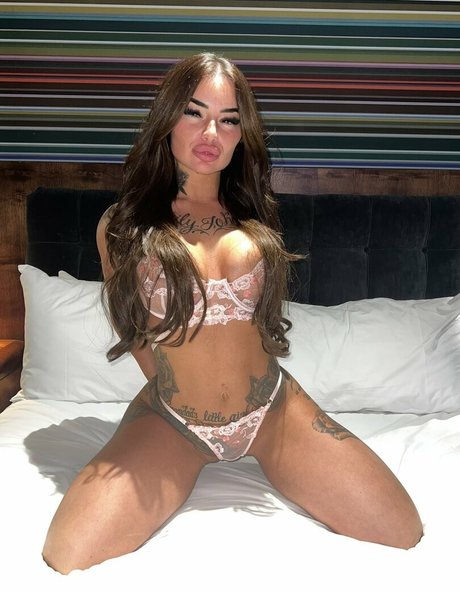 Louise McNamara onlyfans public photos