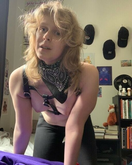 Acvalens only fans nude