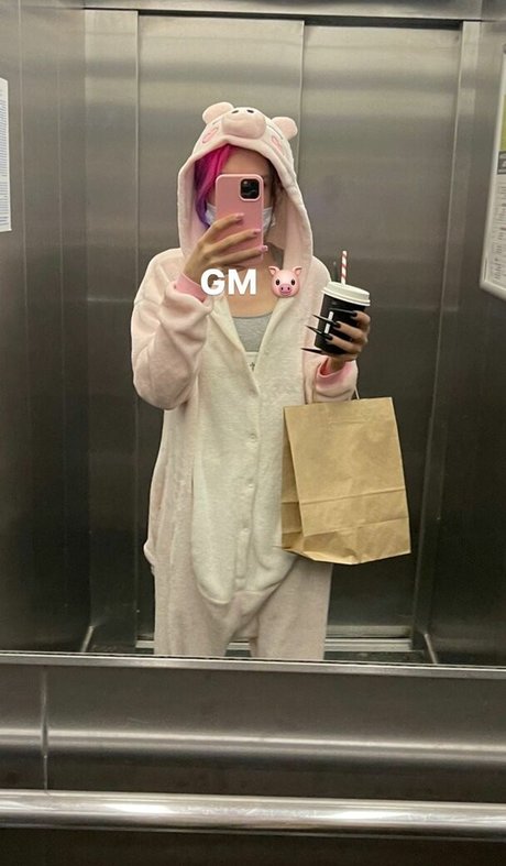 Amy Split onlyfans nide