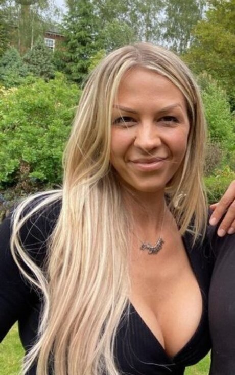 sister nude onlyfans sexy image