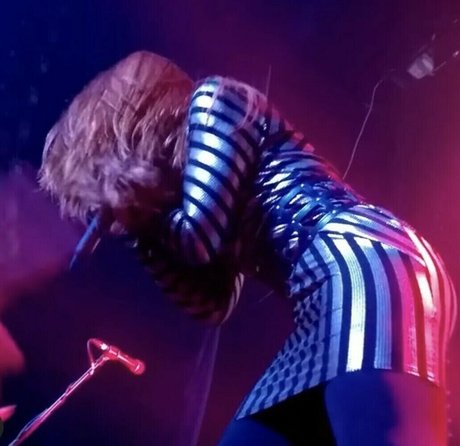 WomenMetal onlyfans model