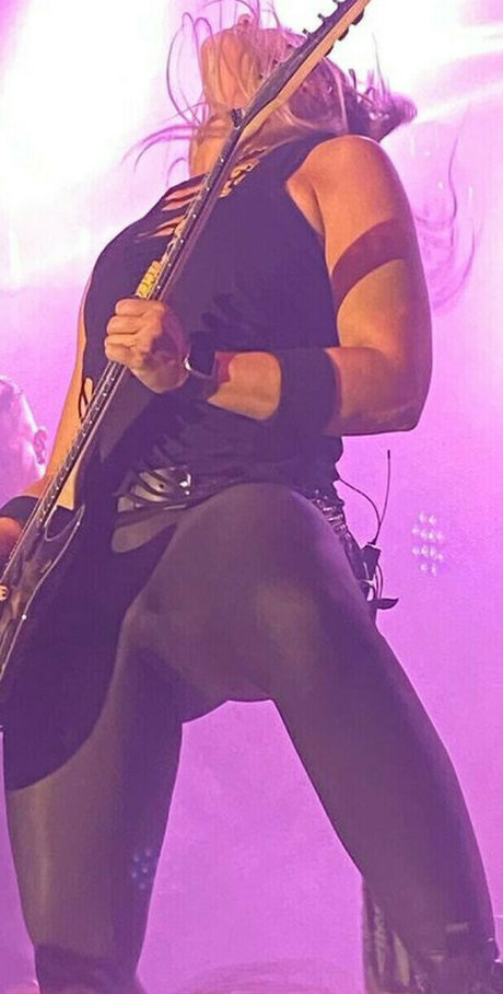 WomenMetal topless onlyfans