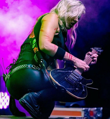 WomenMetal nude on onlyfans