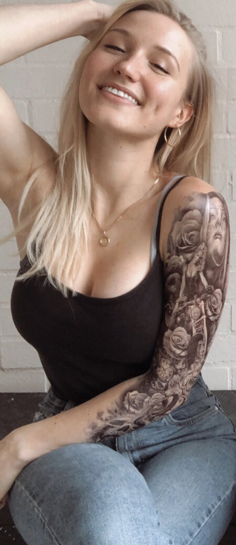 QAEKZ only fans pics