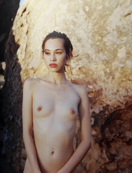Kiko Mizuhara onlyfans leak ass