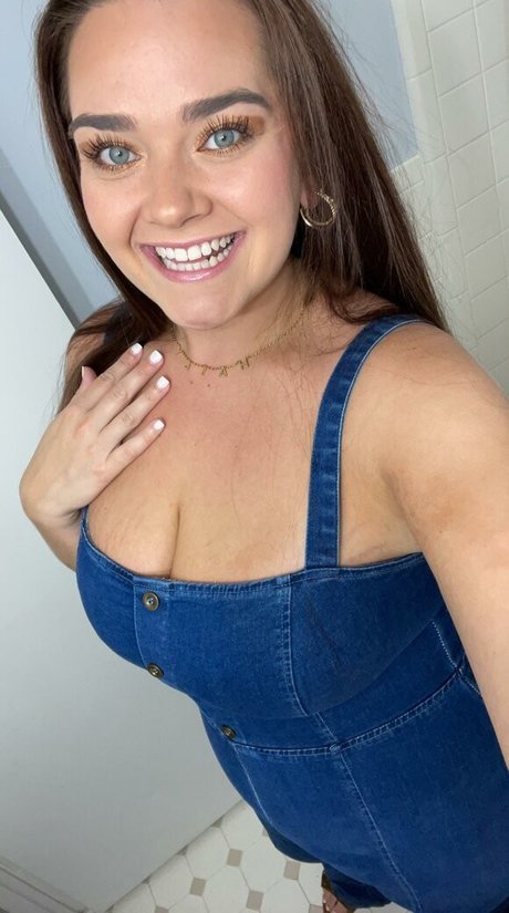 LetsSeeTheWorld05 onlyfans nude pics