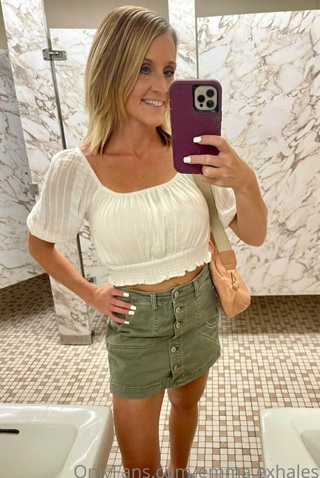 Emma Exhales onlyfans free content