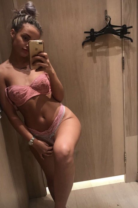 Poppinmolly04 tits onlyfans