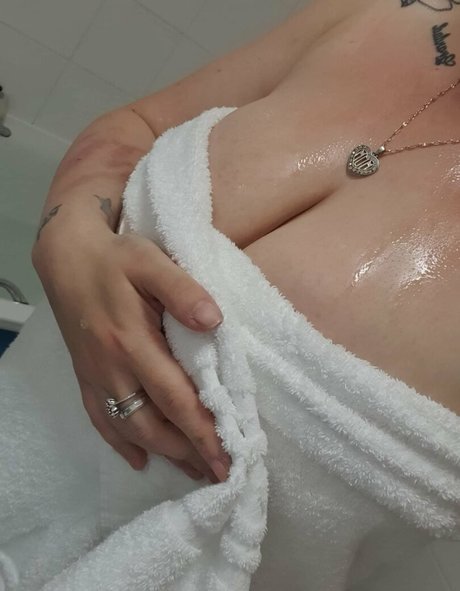 She S Selling Nudes onlyfans sex leak