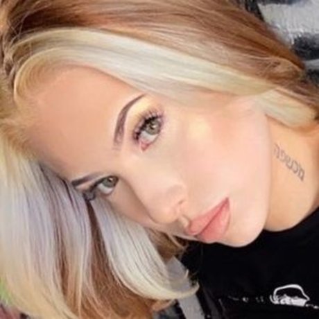 Holly Baby onlyfans tits